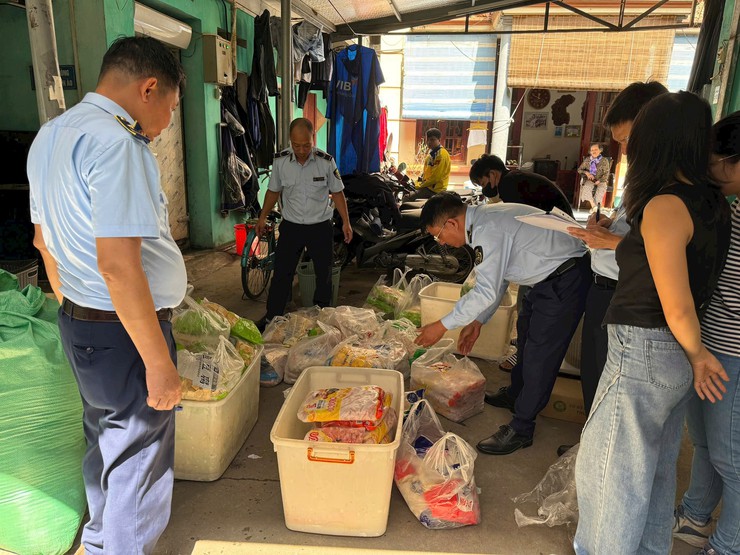 Gia Lâm tập trung đấu tranh chống buôn lậu, gian lận thương mại và hàng giả năm 2026- Ảnh 1.