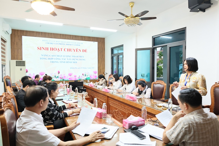 Chi bộ Văn phòng HĐND và UBND xã tổ chức sinh hoạt chuyên đề “Nâng cao chất lượng tham mưu tổng hợp công tác Đảng trong tình hình mới”- Ảnh 1.