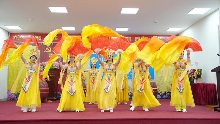 Phụ nữ phường Yên Nghĩa giao lưu “Văn hóa – Văn nghệ” chào mừng Ngày Quốc tế Phụ nữ 8/3 và cuộc bầu cử đại biểu Quốc hội, HĐND các cấp- Ảnh 2.