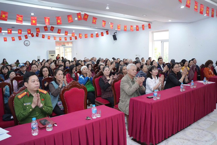 PHƯỜNG LÁNG TỔ CHỨC HỘI NGHỊ TIẾP XÚC CỬ TRI VỚI NGƯỜI ỨNG CỬ ĐẠI BIỂU HĐND PHƯỜNG NHIỆM KỲ 2026 – 2031 TẠI ĐƠN VỊ BẦU CỬ SỐ 1- Ảnh 6.