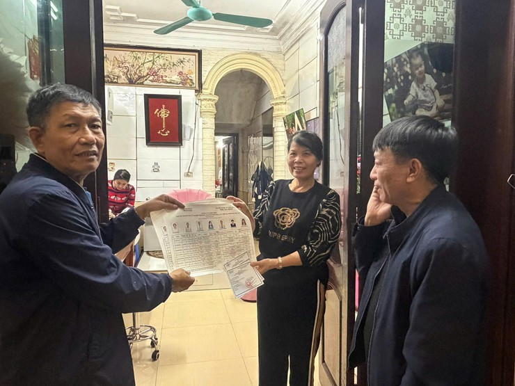 PHƯỜNG LÁNG TÍCH CỰC TRIỂN KHAI CÔNG TÁC TUYÊN TRUYỀN, TRANG TRÍ VÀ ỨNG DỤNG CHUYỂN ĐỔI SỐ PHỤC VỤ BẦU CỬ ĐẠI BIỂU QUỐC HỘI KHÓA XVI VÀ ĐẠI BIỂU HỘI ĐỒNG NHÂN DÂN CÁC CẤP NHIỆM KỲ 2026-2031- Ảnh 6.