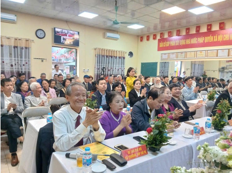 Phường Việt Hưng tổ chức Hội nghị tiếp xúc cử tri với người ứng cử đại biểu HĐND phường khóa II, nhiệm kỳ 2026 – 2031.- Ảnh 14.