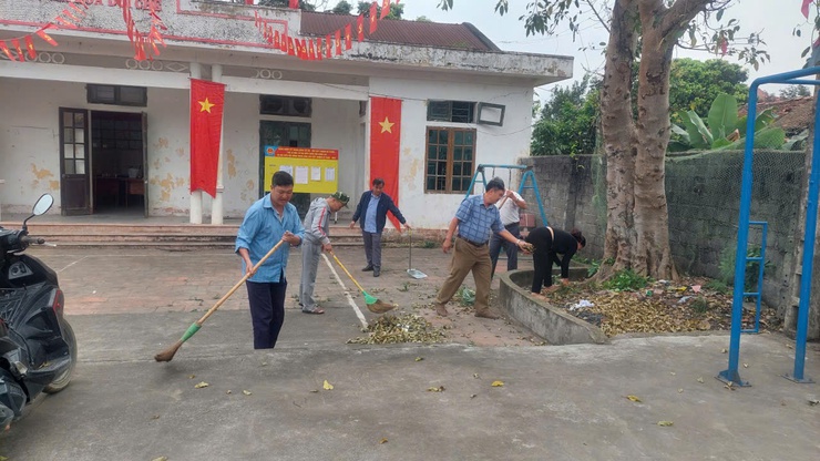 Xuân Mai tiếp tục thực hiện công tác vệ sinh môi trường tổ chức cuộc bầu cử đại biểu Quốc hội khóa XVI và bầu cử đại biểu Hội đồng nhân dân các cấp nhiệm kỳ 2026-2031- Ảnh 1.