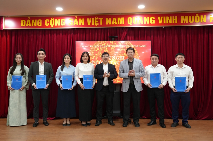 Lan tỏa tinh thần đoàn kết tại Trung tâm Phục vụ hành chính công Hà Nội nhân Ngày Quốc tế Phụ nữ 8/3- Ảnh 1.