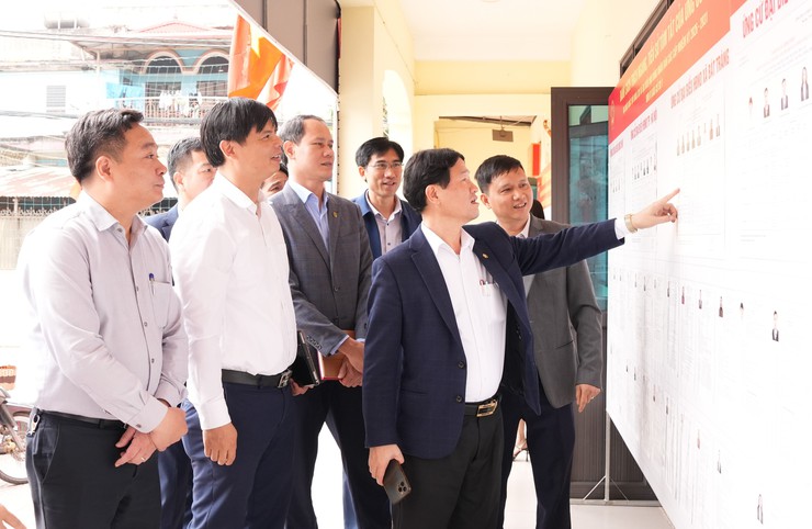 Đoàn kiểm tra Ban bầu cử HĐND thành phố Hà Nội kiểm tra công tác chuẩn bị bầu cử tại xã Bát Tràng- Ảnh 4.