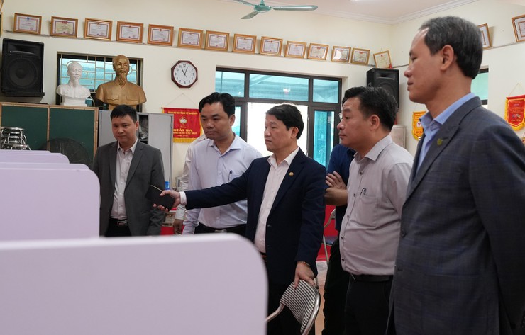 Đoàn kiểm tra Ban bầu cử HĐND thành phố Hà Nội kiểm tra công tác chuẩn bị bầu cử tại xã Bát Tràng- Ảnh 5.