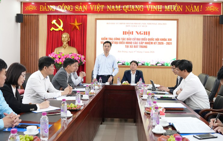 Đoàn kiểm tra Ban bầu cử HĐND thành phố Hà Nội kiểm tra công tác chuẩn bị bầu cử tại xã Bát Tràng- Ảnh 2.