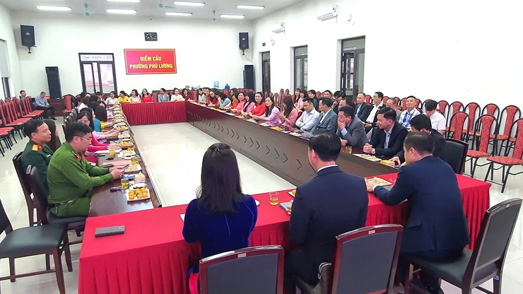 Phường Phú Lương chúc mừng ngày Quốc tế Phụ nữ 8/3- Ảnh 1.