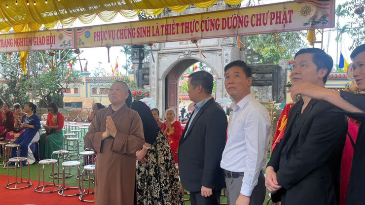  LÃNH ĐẠO XÃ DÂN HÒA THĂM CHÙA THẮNG PHÚC, CHÚC MỪNG NHÀ CHÙA TRƯỚC NGÀY KHÁNH THÀNH - Ảnh 3.