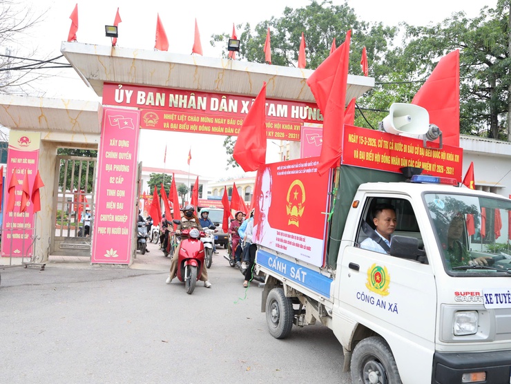 Xã Tam Hưng ra quân tuyên truyền lưu động về bầu cử- Ảnh 2.