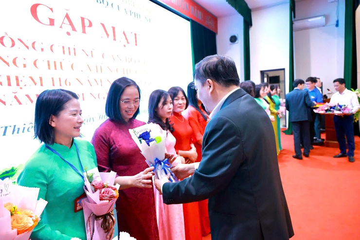 Xã Thiên Lộc gặp mặt nữ cán bộ nhân kỷ niệm Ngày Quốc tế Phụ nữ 8/3- Ảnh 13.