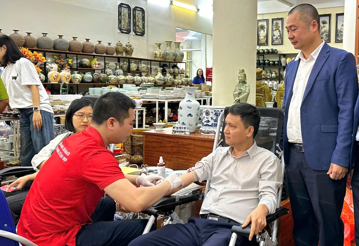 "Xuân hồng trên quê gốm": Lan tỏa những giọt máu nghĩa tình đầu xuân- Ảnh 3.