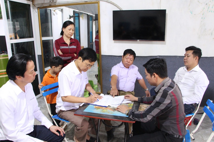 Tổ tuyên truyền số 3 của Ủy ban MTTQ Việt Nam xã Phú Nghĩa tuyên truyền, vận động các hộ dân bàn giao mặt bằng Dự án cải tạo, nâng cấp Quốc lộ 6 đoạn Ba La – Xuân Mai- Ảnh 3.