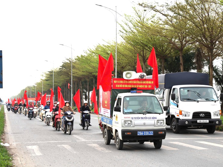 Xã Tam Hưng ra quân tuyên truyền lưu động về bầu cử- Ảnh 8.