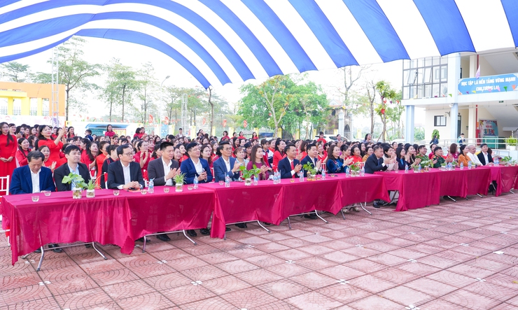 Xã Quốc Oai tổ chức chương trình "Phụ nữ Quốc Oai – Tự hào truyền thống, tự tin tỏa sáng" nhân kỷ niệm 116 năm Ngày Quốc tế Phụ nữ 8/3- Ảnh 1.