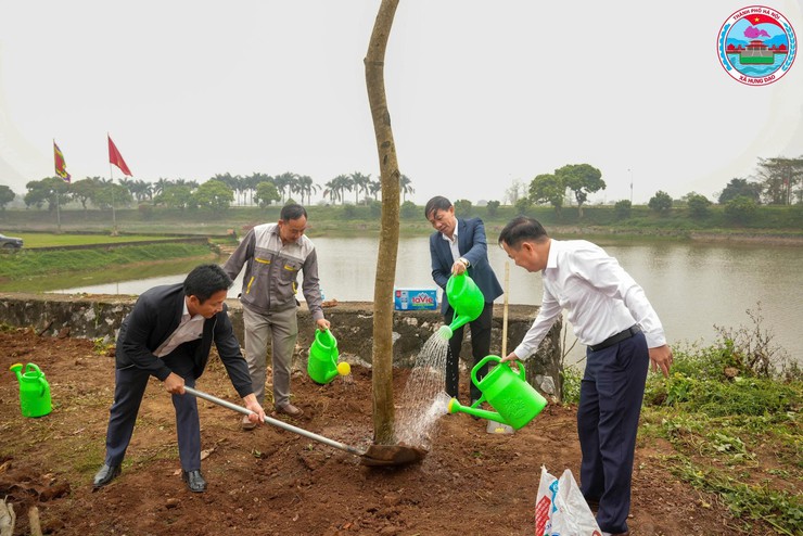TRUNG TÂM DỊCH VỤ TỔNG HỢP XÃ HƯNG ĐẠO TỔ CHỨC HOẠT ĐỘNG TRỒNG CÂY TẠI DI TÍCH QUỐC GIA ĐẶC BIỆT ĐÌNH SO- Ảnh 1.