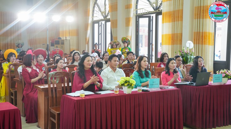 SÔI NỔI HỘI THI “PHỤ NỮ VIỆT NAM TÀI NĂNG – DUYÊN DÁNG” TẠI TRƯỜNG MẦM NON ĐỒNG QUANG A- Ảnh 1.