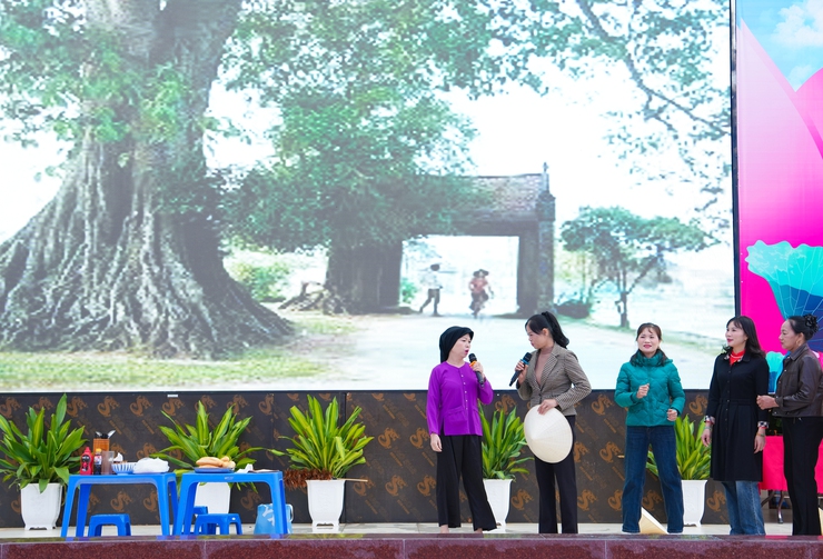 Xã Quốc Oai tổ chức chương trình "Phụ nữ Quốc Oai – Tự hào truyền thống, tự tin tỏa sáng" nhân kỷ niệm 116 năm Ngày Quốc tế Phụ nữ 8/3- Ảnh 17.