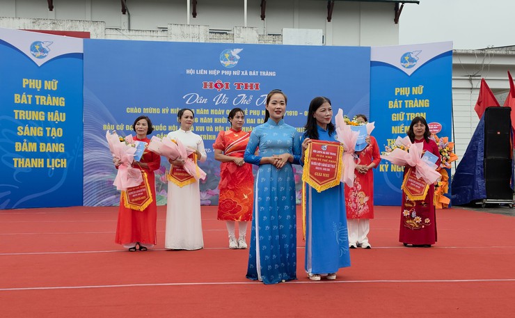 Hội Phụ nữ xã Bát Tràng tổ chức nhiều hoạt động chào mừng Ngày Quốc tế Phụ nữ 8-3- Ảnh 9.
