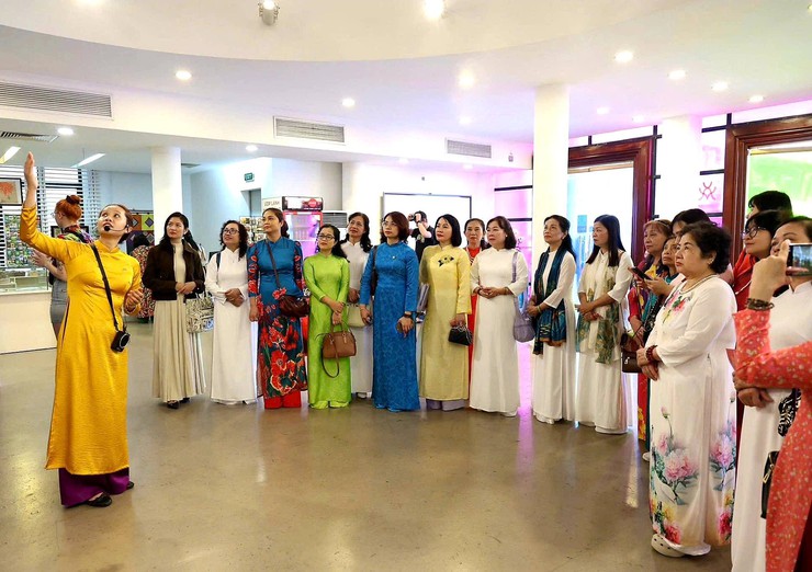 Phụ nữ Phường Ô Chợ Dừa : Rực rỡ sắc cờ tự hào- Kỷ niệm 116 năm ngày Quốc tế phụ nữ 8/3- Ảnh 2.