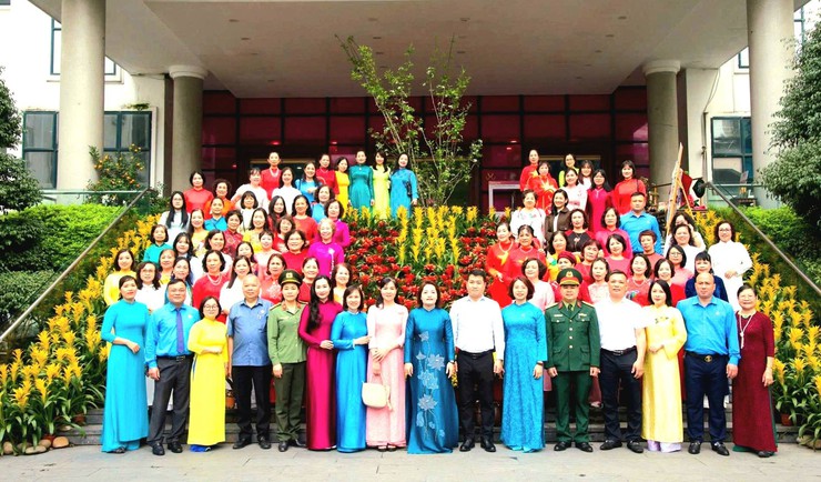 Phụ nữ Phường Ô Chợ Dừa : Rực rỡ sắc cờ tự hào- Kỷ niệm 116 năm ngày Quốc tế phụ nữ 8/3- Ảnh 3.