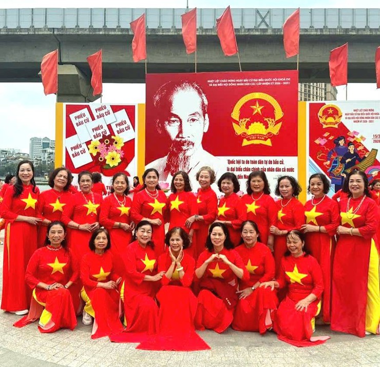 Phụ nữ Phường Ô Chợ Dừa : Rực rỡ sắc cờ tự hào- Kỷ niệm 116 năm ngày Quốc tế phụ nữ 8/3- Ảnh 5.