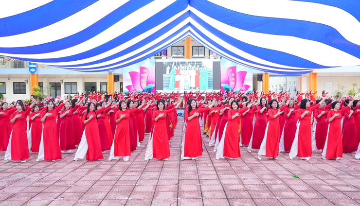 Xã Quốc Oai tổ chức chương trình "Phụ nữ Quốc Oai – Tự hào truyền thống, tự tin tỏa sáng" nhân kỷ niệm 116 năm Ngày Quốc tế Phụ nữ 8/3- Ảnh 24.