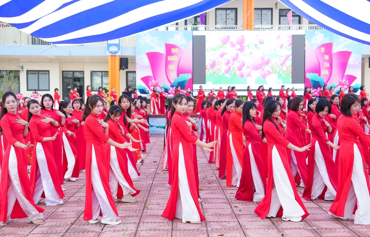 Xã Quốc Oai tổ chức chương trình "Phụ nữ Quốc Oai – Tự hào truyền thống, tự tin tỏa sáng" nhân kỷ niệm 116 năm Ngày Quốc tế Phụ nữ 8/3- Ảnh 28.