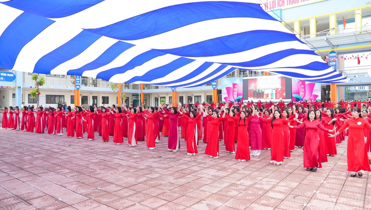 Xã Quốc Oai tổ chức chương trình "Phụ nữ Quốc Oai – Tự hào truyền thống, tự tin tỏa sáng" nhân kỷ niệm 116 năm Ngày Quốc tế Phụ nữ 8/3- Ảnh 29.