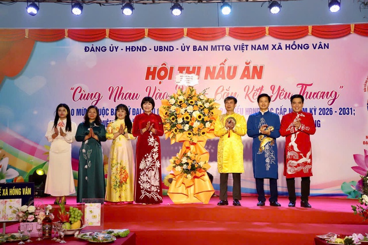 Xã Hồng Vân tổ chức Hội thi nấu ăn với chủ đề “Cùng nhau vào bếp – Gắn kết yêu thương”- Ảnh 1.