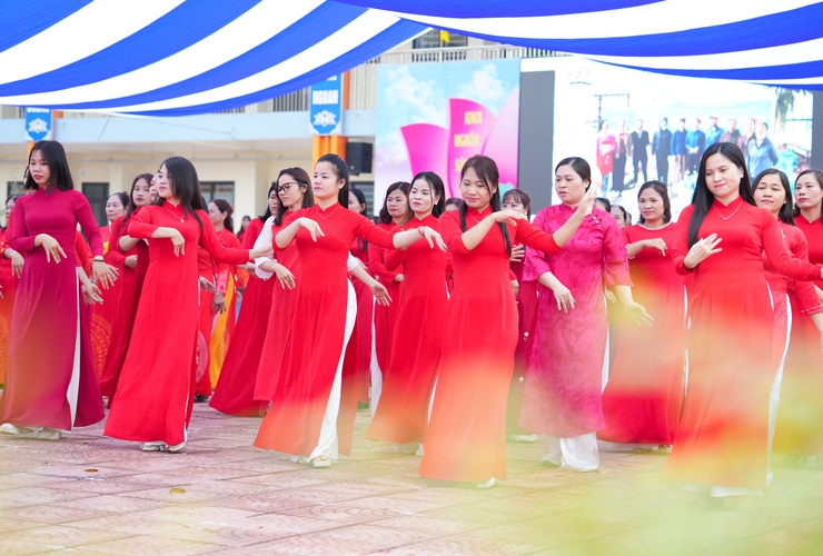 Xã Quốc Oai tổ chức chương trình "Phụ nữ Quốc Oai – Tự hào truyền thống, tự tin tỏa sáng" nhân kỷ niệm 116 năm Ngày Quốc tế Phụ nữ 8/3- Ảnh 26.