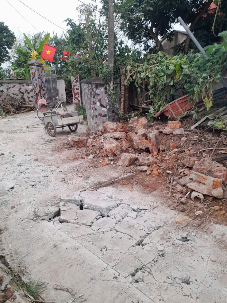 Nhân dân thôn 8 hiến hàng trăm m2 đất thổ cư để mở rộng đường giao thông nông thôn- Ảnh 5.