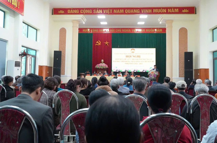 Đồng chí Bí thư Đảng uỷ, Chủ tịch HĐND xã và các ứng cử viên Đơn vị bầu cử số 2 tiếp xúc cử tri 3 thôn Đồng Vinh, Chuôn Thượng và Chuôn Trung- Ảnh 2.