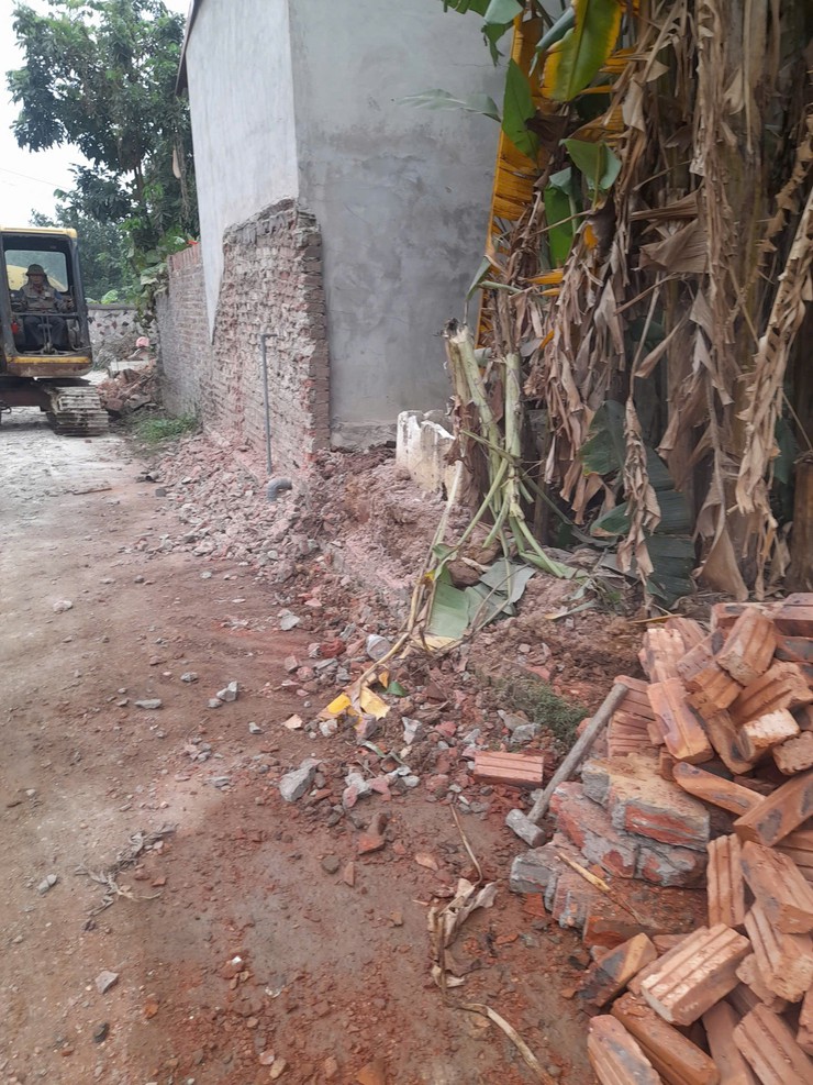 Nhân dân thôn 8 hiến hàng trăm m2 đất thổ cư để mở rộng đường giao thông nông thôn- Ảnh 2.