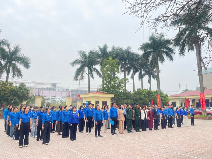 Trung Giã phát động và lan tỏa lan tỏa phong trào “Sáng - xanh - sạch - đẹp” hướng tới ngày hội non sông- Ảnh 2.