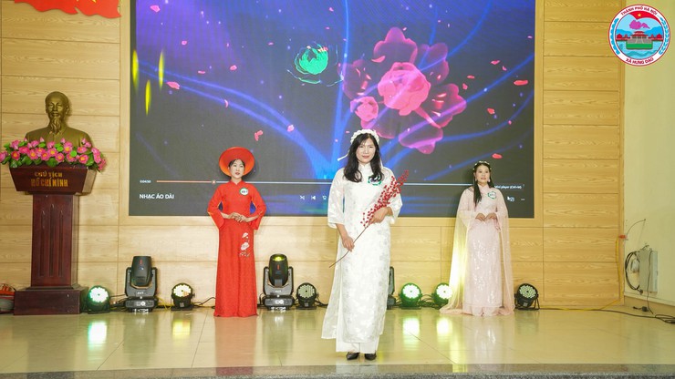 SÔI NỔI HỘI THI “PHỤ NỮ VIỆT NAM TÀI NĂNG – DUYÊN DÁNG” TẠI TRƯỜNG MẦM NON ĐỒNG QUANG A- Ảnh 3.