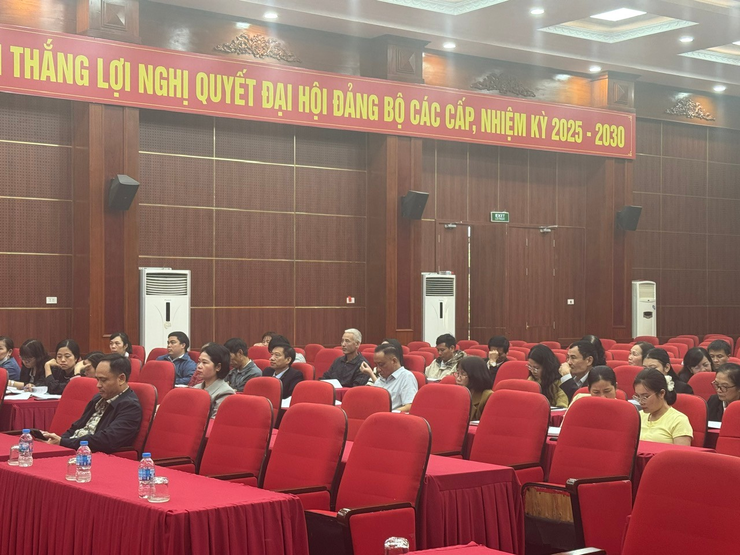 Xã Phú Xuyên tổ chức hội nghị tập huấn công tác bầu cử
kiểm phiếu và lập biên bản bầu cử
- Ảnh 1.