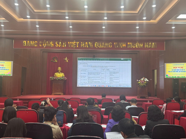 Xã Phú Xuyên tổ chức hội nghị tập huấn công tác bầu cử
kiểm phiếu và lập biên bản bầu cử
- Ảnh 4.