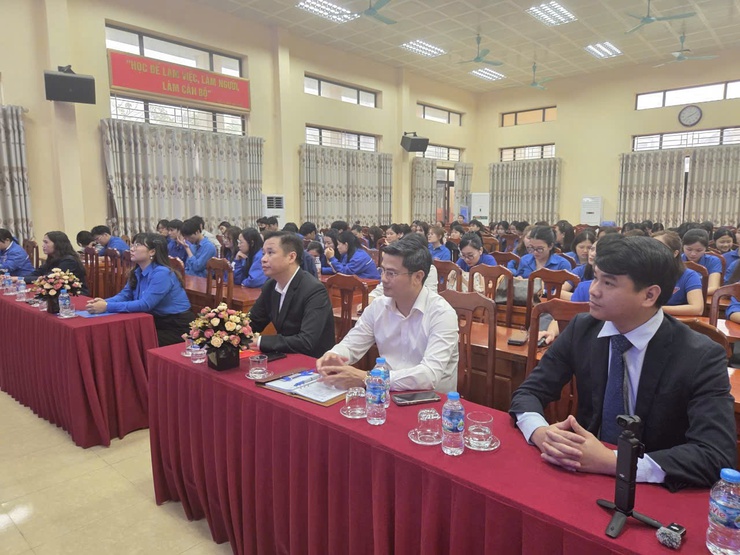 Tuổi trẻ Bình Minh chủ động bước vào không gian số: Tập huấn truyền thông số và ký kết chương trình phối hợp chuyển đổi số giai đoạn 2026 - 2031- Ảnh 1.