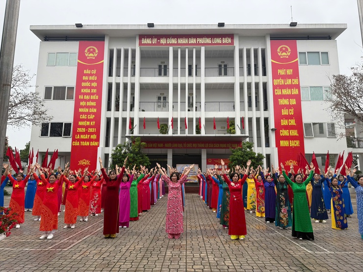 Hội LHPN phường Long Biên tổ chức đồng diễn dân vũ chào mừng Ngày Quốc tế Phụ nữ 8/3, Khởi nghĩa Hai Bà Trưng và hướng tới cuộc bầu cử đại biểu Quốc hội khóa XVI, đại biểu HĐND các cấp nhiệm kỳ 2026 – 2031.- Ảnh 2.