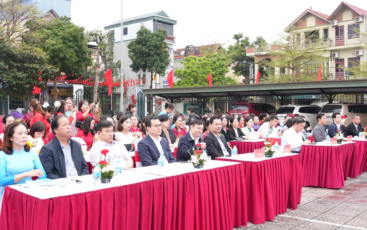 Hội Phụ nữ xã Bát Tràng tổ chức nhiều hoạt động chào mừng Ngày Quốc tế Phụ nữ 8-3- Ảnh 1.