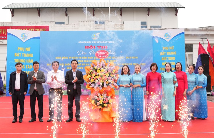 Hội Phụ nữ xã Bát Tràng tổ chức nhiều hoạt động chào mừng Ngày Quốc tế Phụ nữ 8-3- Ảnh 2.