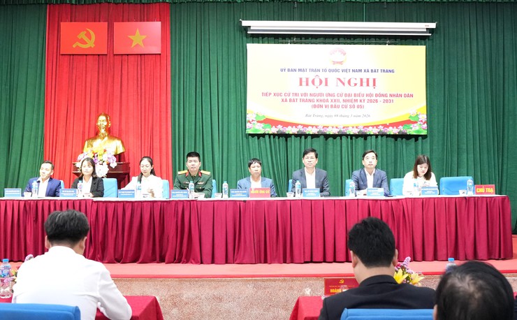 Cử tri đơn vị bầu cử số 5 kỳ vọng vào những cam kết hát triển của các ứng cử viên đại biểu HĐND xã Bát Tràng- Ảnh 2.