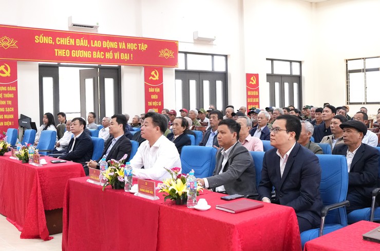 Cử tri đơn vị bầu cử số 5 kỳ vọng vào những cam kết hát triển của các ứng cử viên đại biểu HĐND xã Bát Tràng- Ảnh 1.