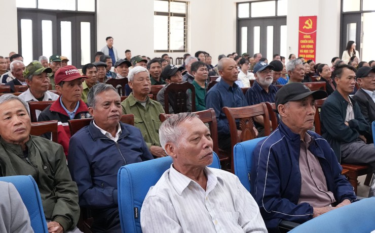 Cử tri đơn vị bầu cử số 5 kỳ vọng vào những cam kết hát triển của các ứng cử viên đại biểu HĐND xã Bát Tràng- Ảnh 7.