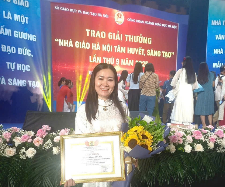  CÔ GIÁO PHẠM THỊ HOA – BÍ THƯ CHI BỘ, HIỆU TRƯỞNG TRƯỜNG MẦM NON CAO DƯƠNG:
      TẤM GƯƠNG PHỤ NỮ TÂM HUYẾT TRONG SỰ NGHIỆP "ƯƠM MẦM TƯƠNG LAI"- Ảnh 1.