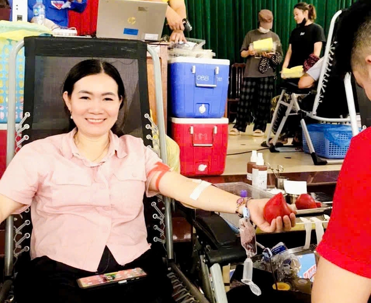  CÔ GIÁO PHẠM THỊ HOA – BÍ THƯ CHI BỘ, HIỆU TRƯỞNG TRƯỜNG MẦM NON CAO DƯƠNG:
      TẤM GƯƠNG PHỤ NỮ TÂM HUYẾT TRONG SỰ NGHIỆP "ƯƠM MẦM TƯƠNG LAI"- Ảnh 12.