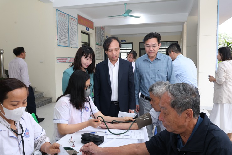 Xã Vân Đình: Tổ chức khám bệnh, cấp thuốc miễn phí và tặng quà cho người có công, người cao tuổi trên địa bàn- Ảnh 3.