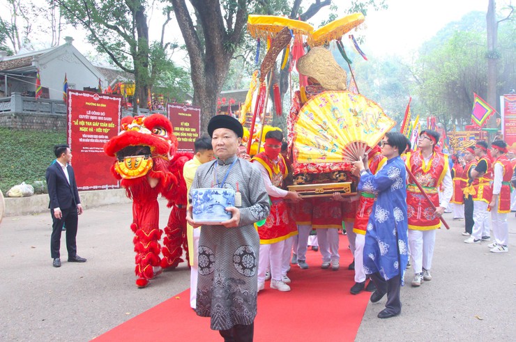 Ba Đình công bố Lễ hội Tam giáp là Di sản văn hóa phi vật thể quốc gia, kỷ niệm 1.000 năm Ngày sinh Đức Thánh Huyền Thiên Hắc Đế- Ảnh 3.