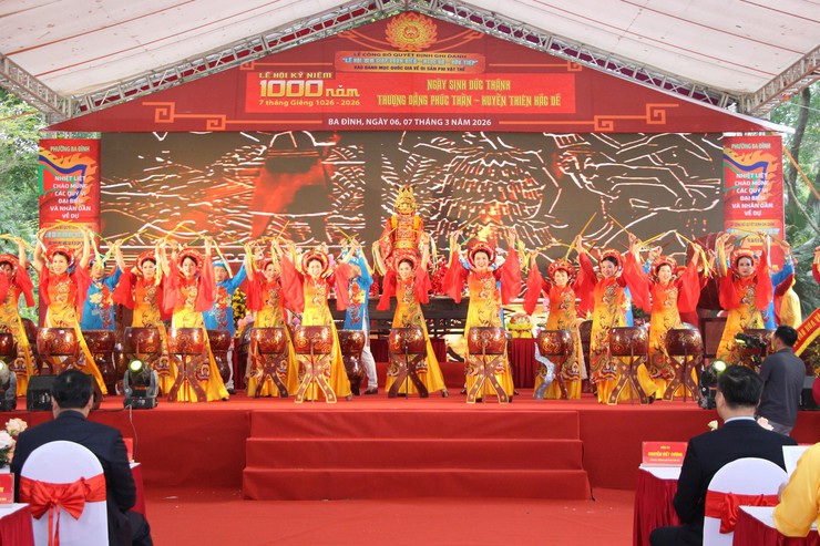 Ba Đình công bố Lễ hội Tam giáp là Di sản văn hóa phi vật thể quốc gia, kỷ niệm 1.000 năm Ngày sinh Đức Thánh Huyền Thiên Hắc Đế- Ảnh 12.